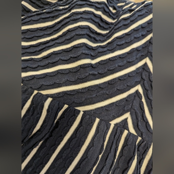 Ann Taylor LOFT Navy Blue and White Chevron Herringbone Striped Dress 2 XS - Picture 3 of 7